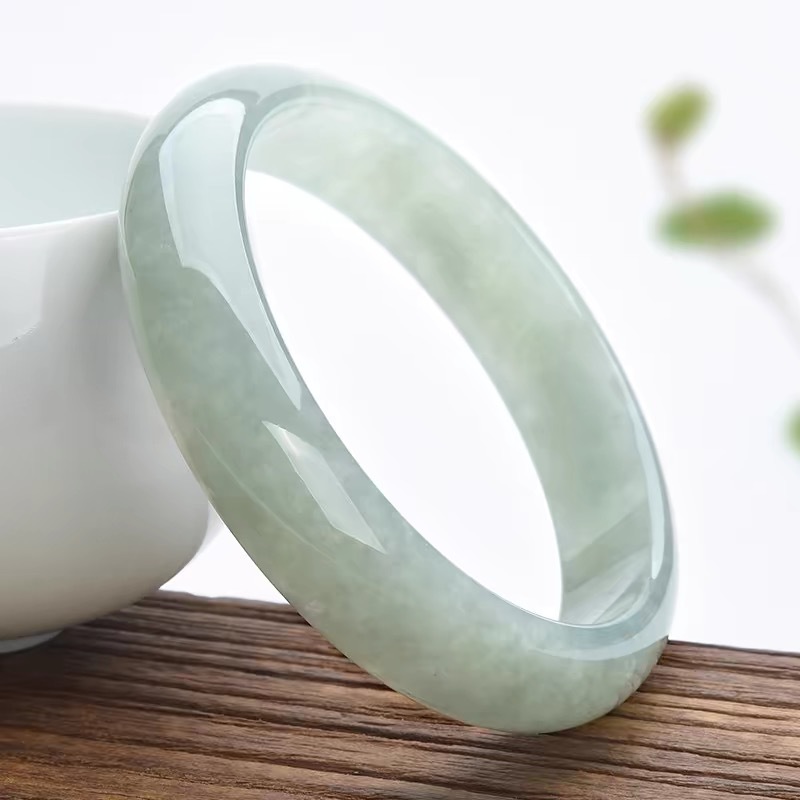 Bracelets - Bracelet en jade ancien de Birmanie,