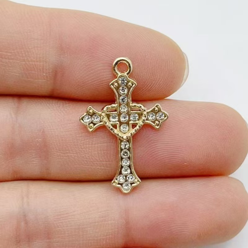 10 pendentifs croix en alliage - Cross Pendant Necklace Gold avis et prix