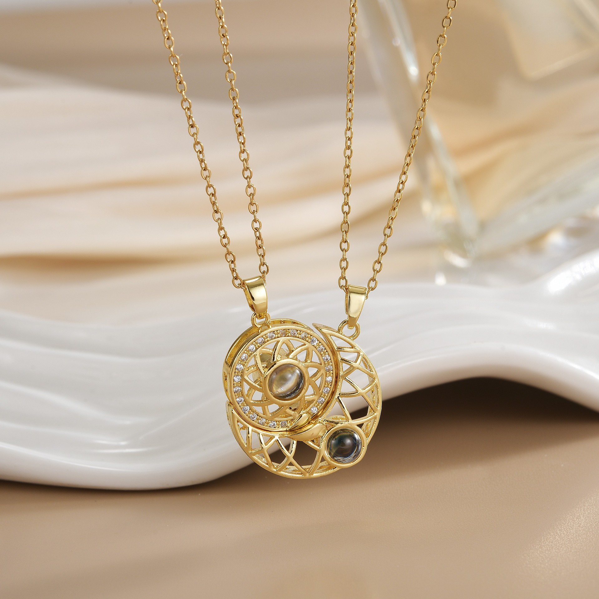 Couples colliers magnétiques s - Magnetic Couple Matching Necklaces avis et prix